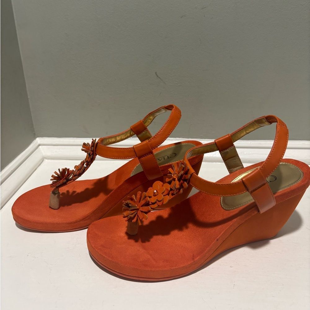 Orange Faux Suede Thong Flower Slip-In Wedge Sandals by Chaps- size 9